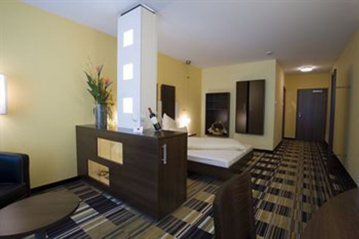 Room 6 of 20
