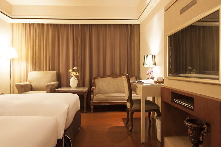 Room 10 of 30