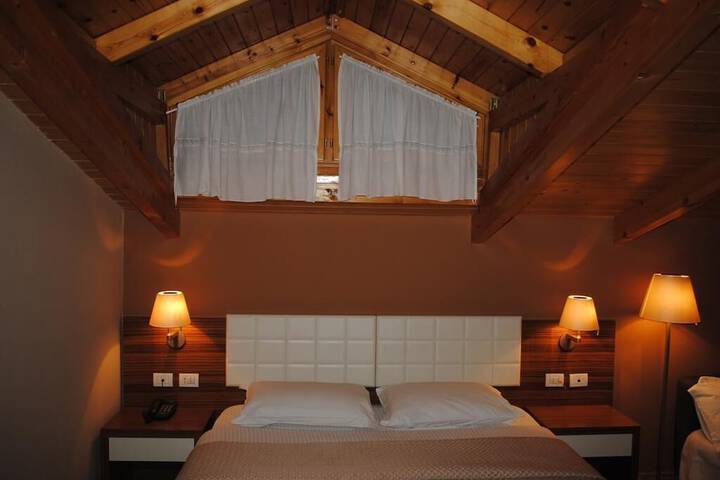 Room 5 of 17