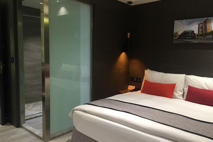 Room 10 of 61