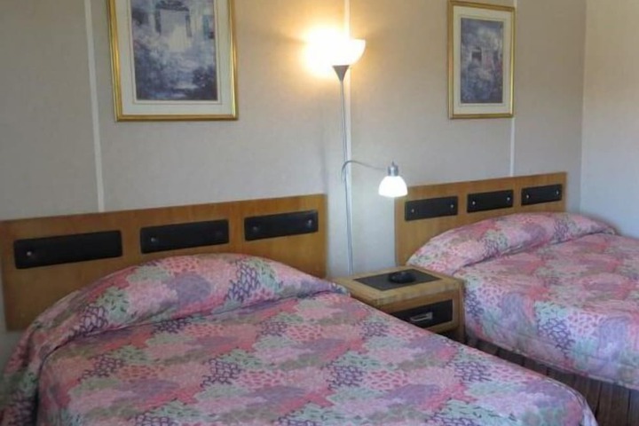 Room 2 of 3