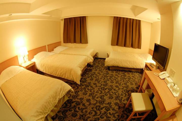 Room 16 of 40