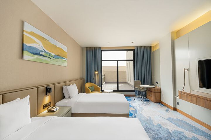 Room 12 of 80