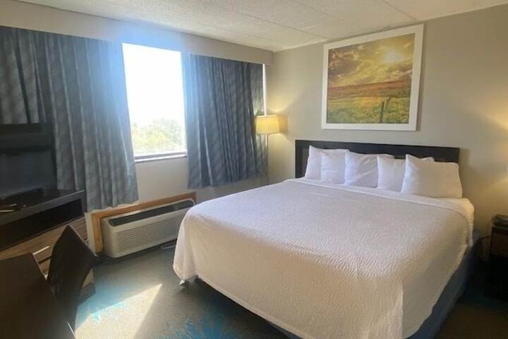Room 7 of 27