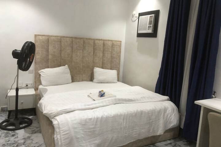 Room 10 of 24