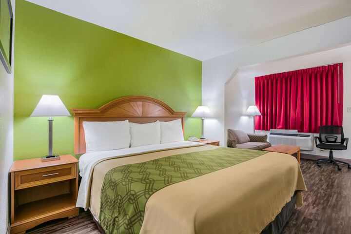 1 King Bed Suite (5 of 7)