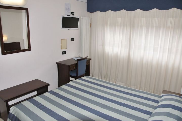 Room 4 of 46