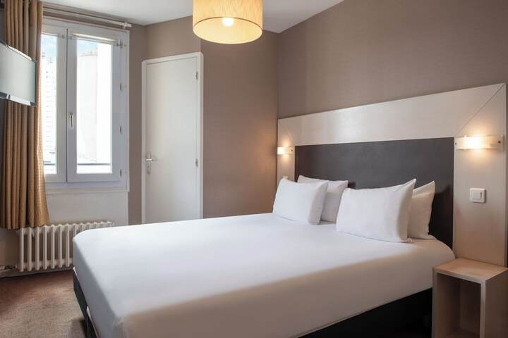 Room 7 of 28