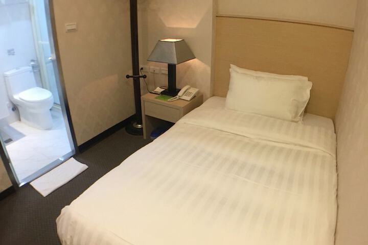 Room 7 of 34