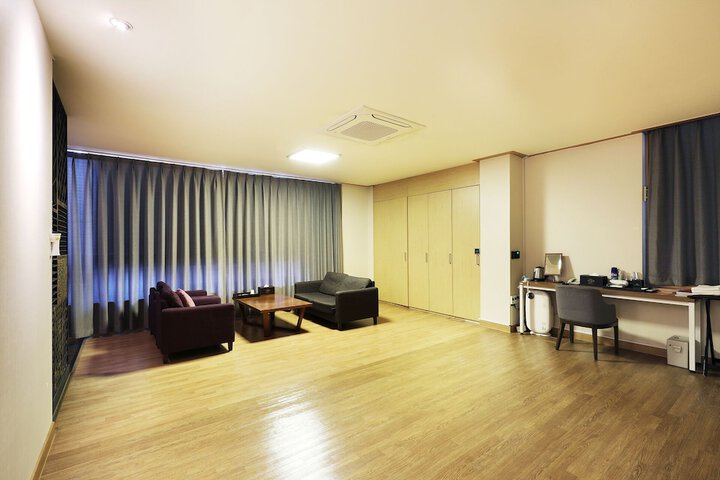Room 45 of 90