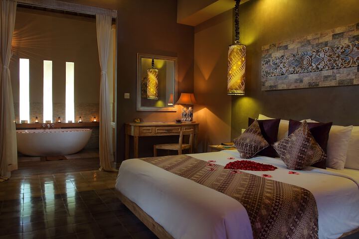 Room 4 of 53