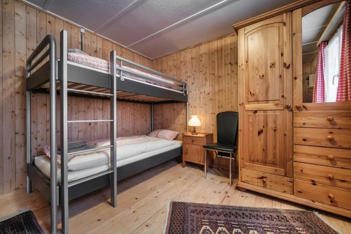 Room 5 of 14