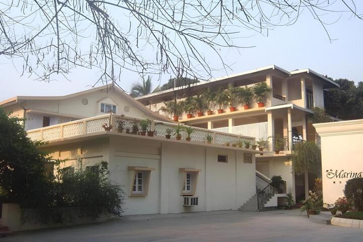 Marinas Motel
