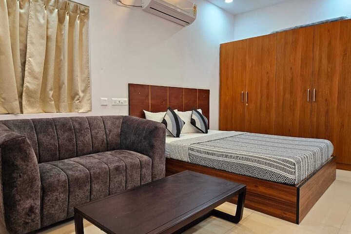 Room 9 of 27
