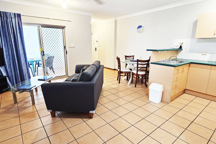 Room 10 of 28