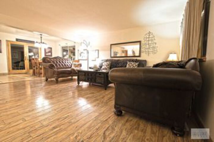 Lounge 3 of 33