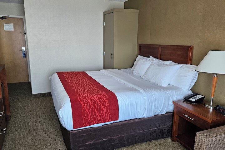 Room 10 of 24
