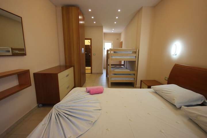 Room 13 of 24