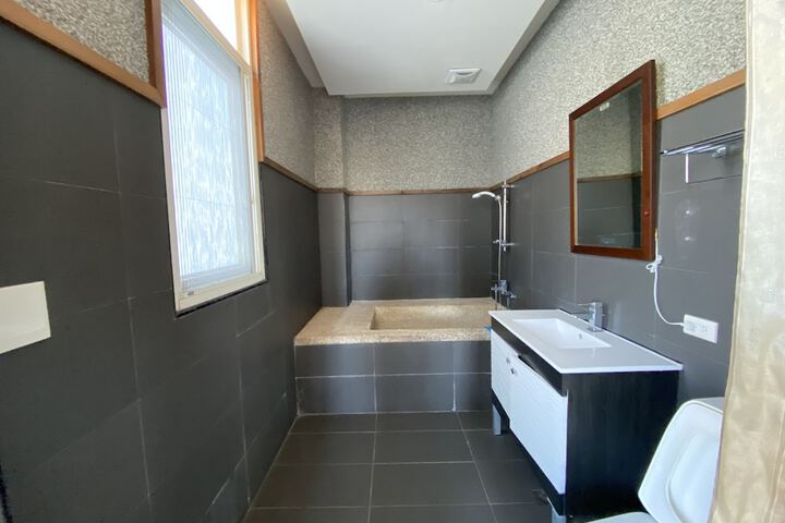 Room 16 of 16
