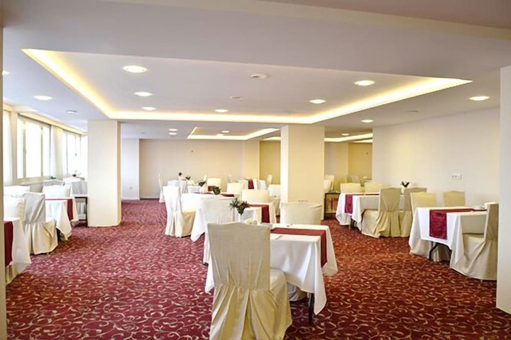 Ballroom/Hall 45 of 59