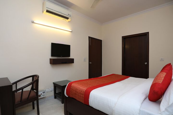 Room 10 of 20