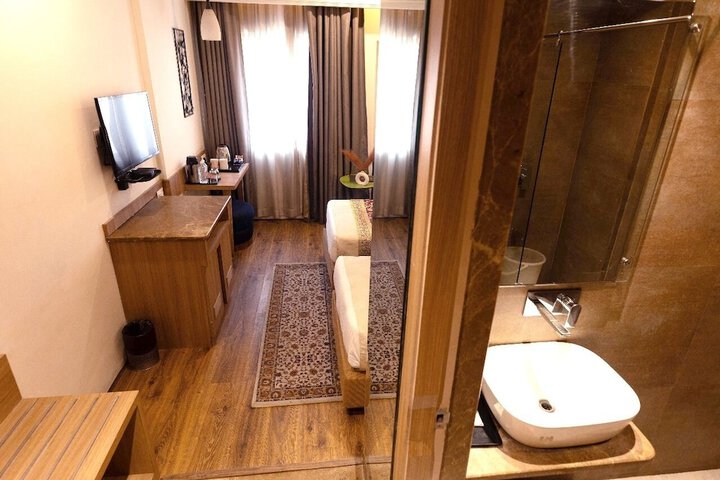 Room 62 of 100