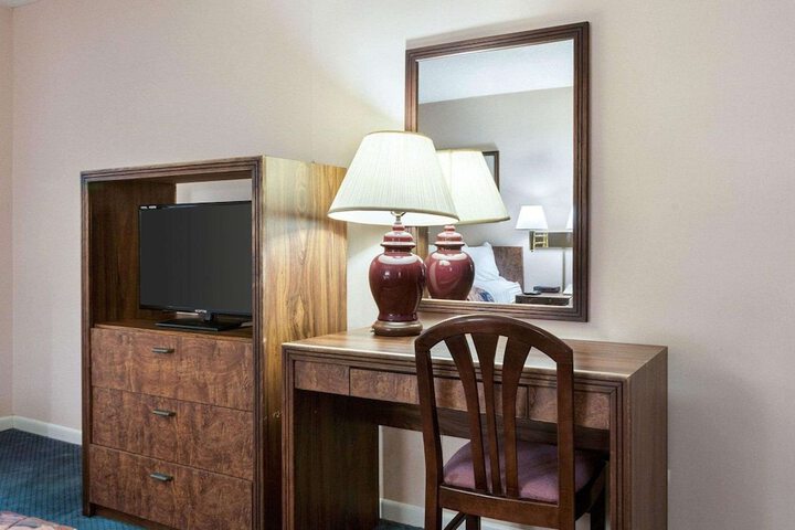 Room 11 of 36