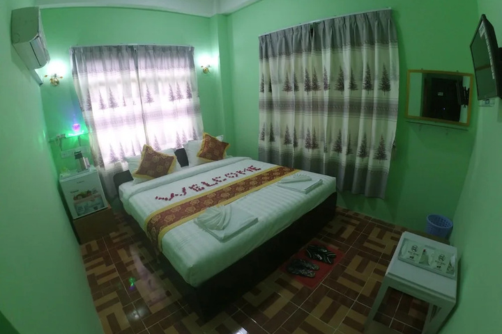 Room 5 of 11
