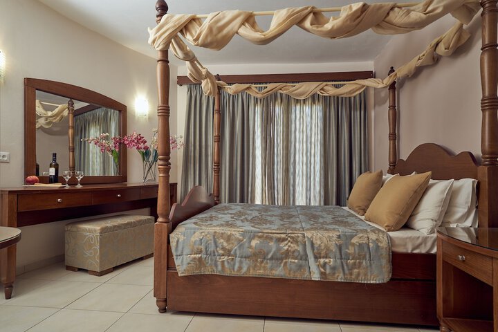 Room 4 of 43