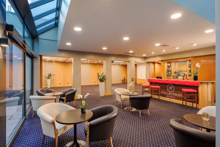 Lounge 50 of 62