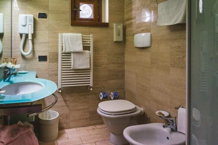 Room 14 of 28