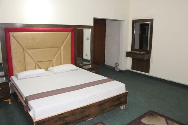 Room 13 of 20