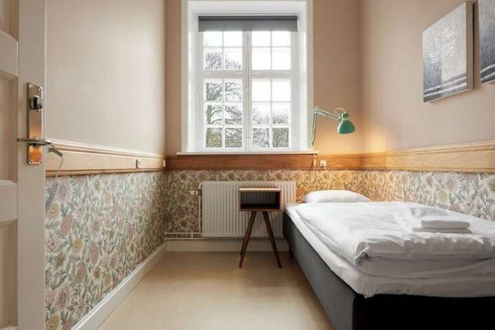 Room 4 of 22