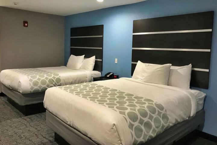 2 Queen Beds (3 of 8)