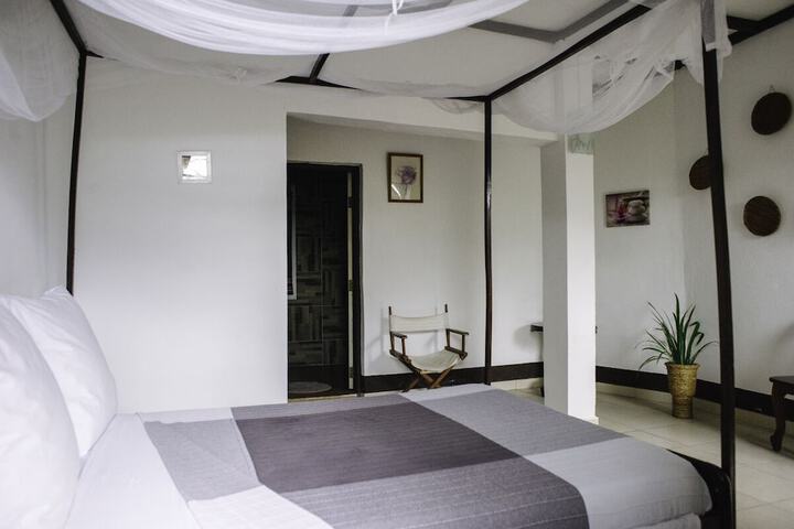 Room 7 of 27