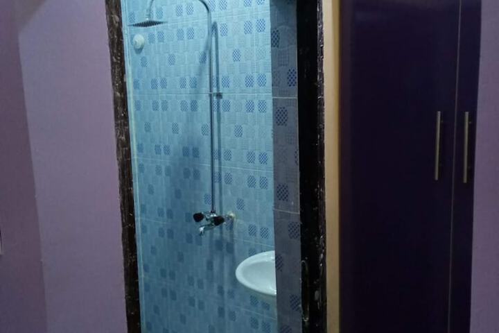 Room 13 of 33