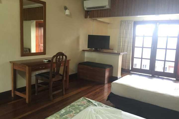 Room 13 of 37