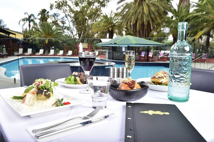 Dining 54 of 58