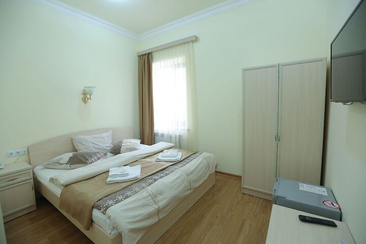 Room 5 of 40