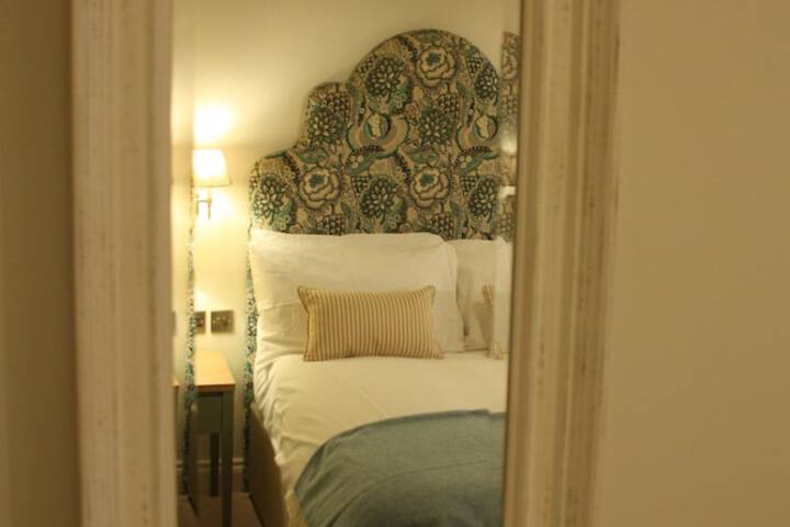 Room 3 of 79