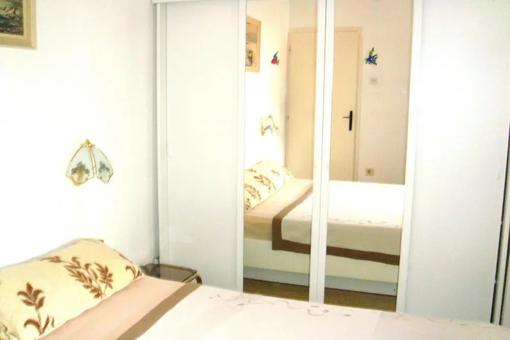 Room 2 of 8