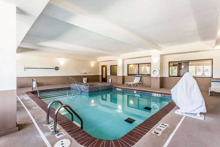 Hotel with Pool
