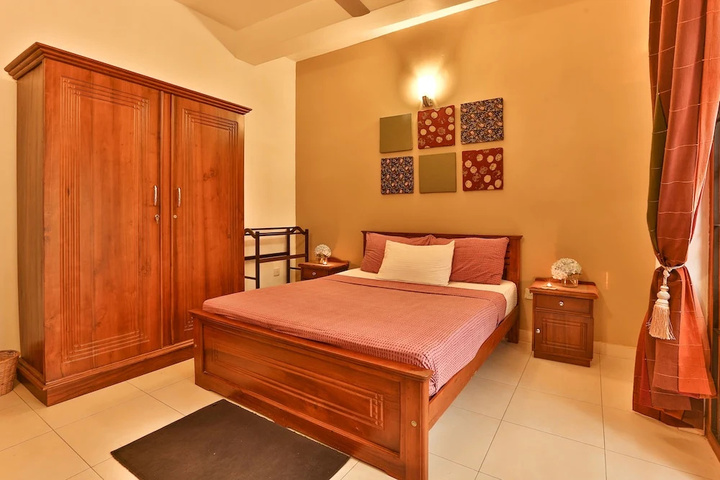 Room 4 of 16