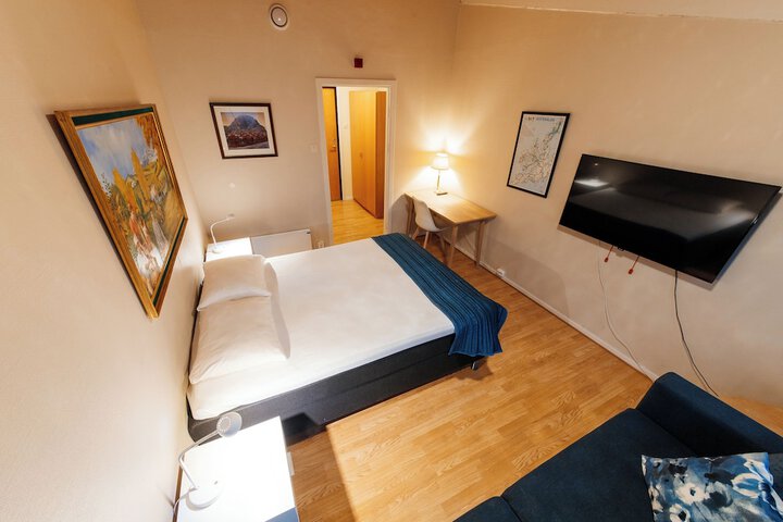 Room 80 of 199