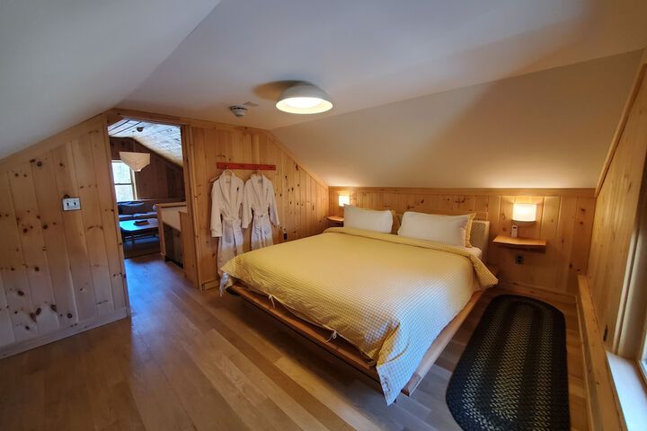 Deluxe Suite (2 of 15)