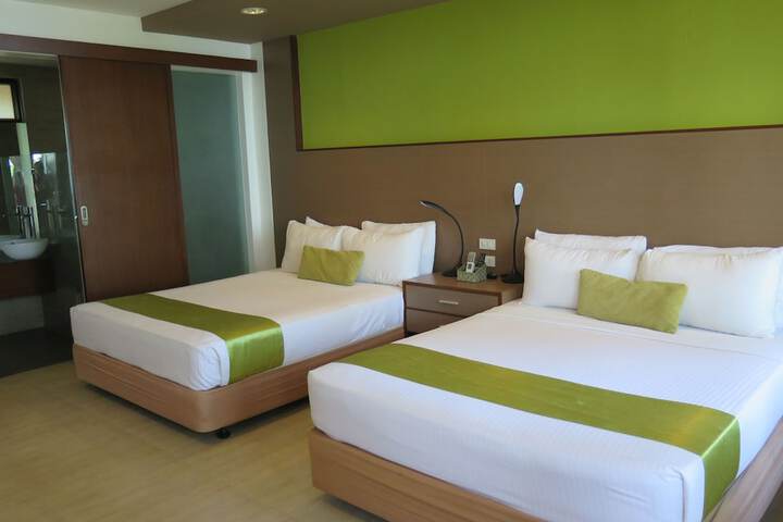 Room 12 of 36