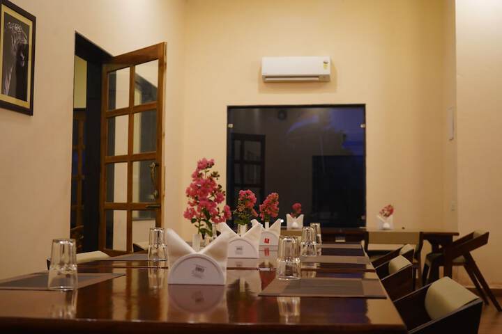 Dining 43 of 58
