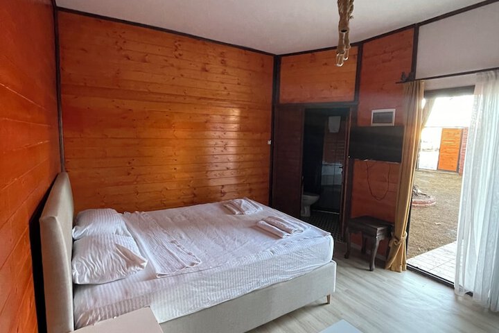 Room 6 of 34