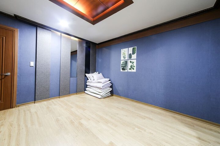 Room 11 of 26