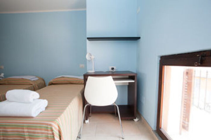 Room 152 of 320